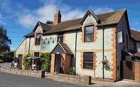 The Walnut Tree Yeovil 3*